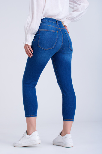 Spodnie jeansowe typu cropped Spodnie jeansowe typu cropped
