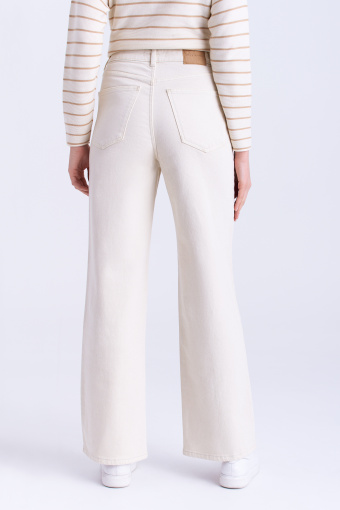 Jasnobeżowe jeansy straight leg Jasnobeżowe jeansy straight leg