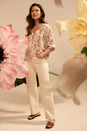 Jasnobeżowe jeansy straight leg Jasnobeżowe jeansy straight leg