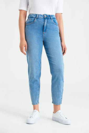 Spodnie jeansowe typu mom fit, jasnoniebieskie