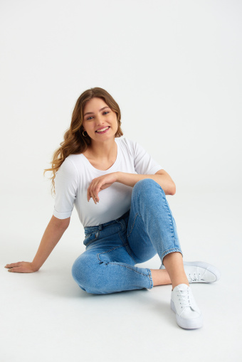 Spodnie jeansowe typu mom fit, jasnoniebieskie