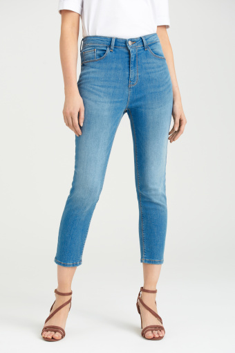 Spodnie jeansowe 7/8 z przetarciami Spodnie jeansowe 7/8 z przetarciami