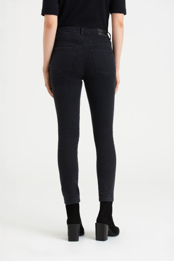 Antracytowe jeansy slim fit z regularnym stanem Antracytowe jeansy slim fit z regularnym stanem