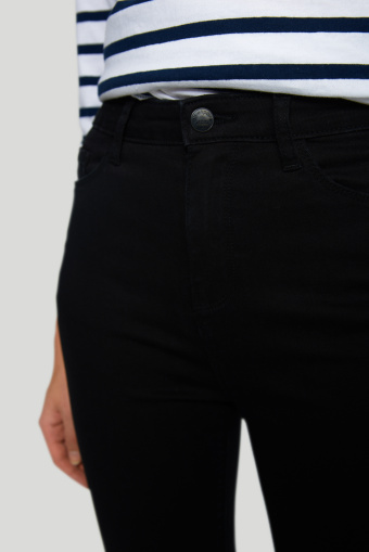 Denimowe, dopasowane spodnie Denimowe, dopasowane spodnie