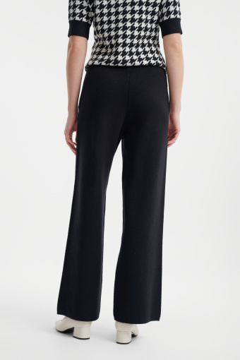 Luźne czarne spodnie z dodatkiem modalu