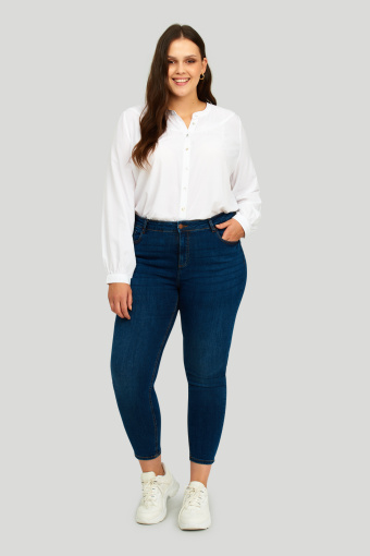 Granatowe jeansy z wysokim stanem, model slim-fit