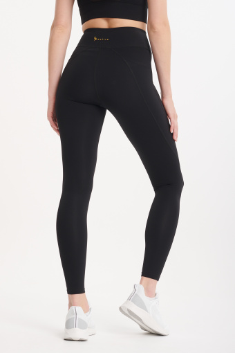 Czarne legginsy z przeszyciami