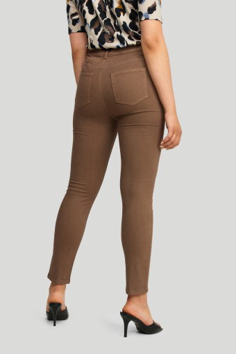 Uniwersalne, bawełniane spodnie w brązowym kolorze Uniwersalne, bawełniane spodnie w brązowym kolorze