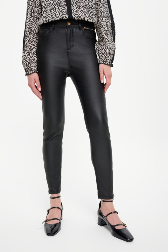 Czarne woskowane spodnie slim Czarne woskowane spodnie slim