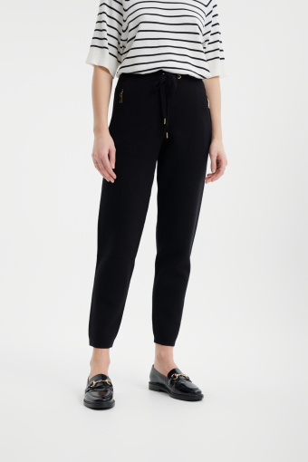 Czarne spodnie dresowe z troczkami Czarne spodnie dresowe z troczkami