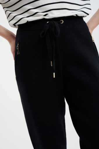Czarne spodnie dresowe z troczkami Czarne spodnie dresowe z troczkami