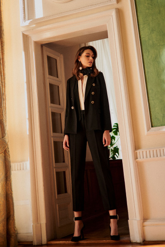 Klasyczne, czarne spodnie