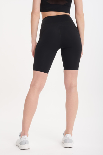 Czarne legginsy typu kolarki