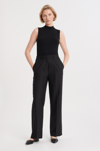 Klasyczne, czarne spodnie w kant