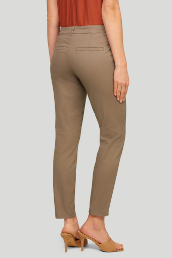 Bawełniane spodnie typu chino z ozdobnym detalem w pasie