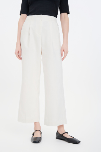 Białe spodnie culottes