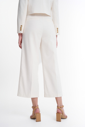 Białe spodnie culottes
