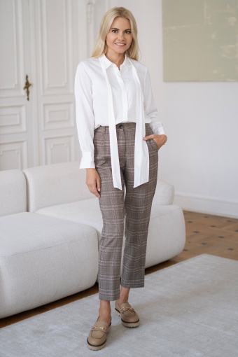 Ziemiste spodnie w kratę