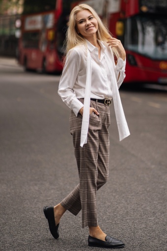 Ziemiste spodnie w kratę