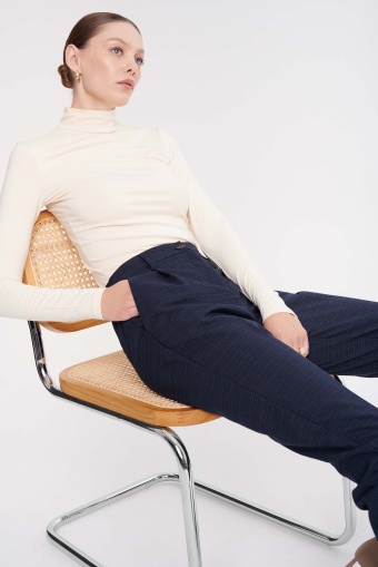 Ciemnogranatowe cygaretki w kratkę