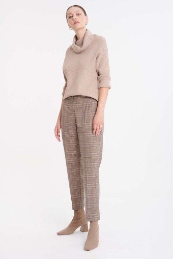 Ziemiste spodnie w kratę