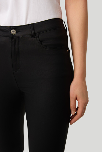 Dopasowane spodnie z zamkami na dole nogawek