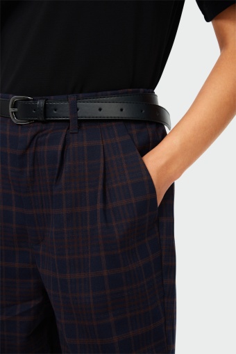 Spodnie z zakładkami w kratę