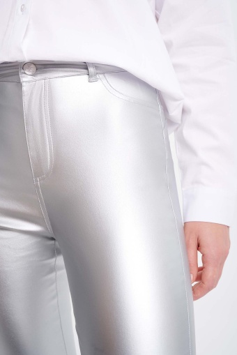 Spodnie z subtelnym połyskiem Spodnie z subtelnym połyskiem