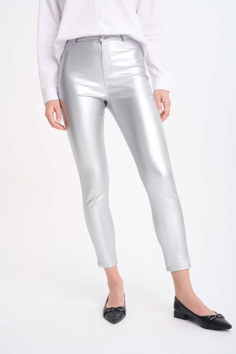 Spodnie z subtelnym połyskiem Spodnie z subtelnym połyskiem