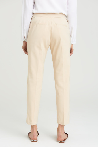 Kremowe, klasyczne spodnie z ozdobnymi guzikami
