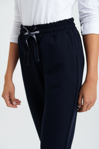 Spodnie dresowe w granatowym kolorze