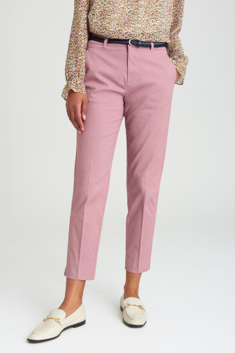 Spodnie chinosy w różowym kolorze