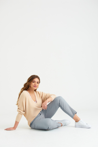 Bawełniane, szare spodnie z ozdobnymi guzikami