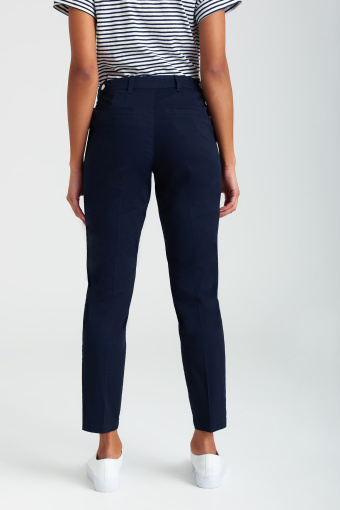 Granatowe spodnie z dekoracyjnymi guzikami Granatowe spodnie z dekoracyjnymi guzikami