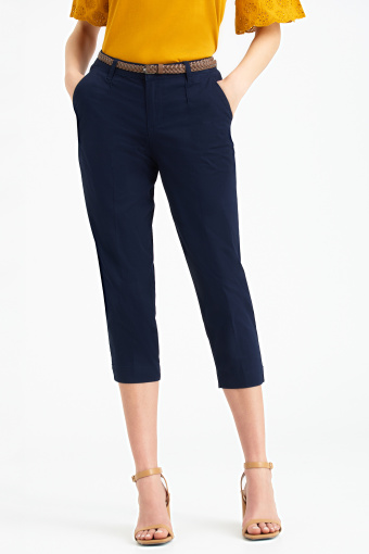 Ciemnogranatowe, bawełniane spodnie 7/8 z plecionym paskiem Ciemnogranatowe, bawełniane spodnie 7/8 z plecionym paskiem