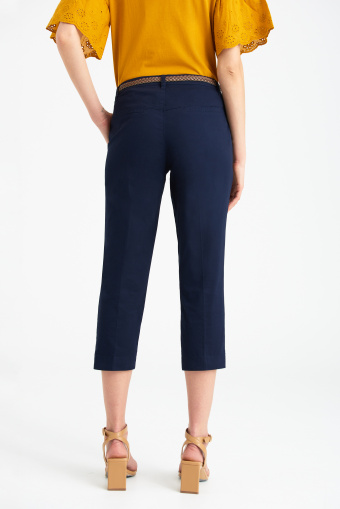 Ciemnogranatowe, bawełniane spodnie 7/8 z plecionym paskiem Ciemnogranatowe, bawełniane spodnie 7/8 z plecionym paskiem