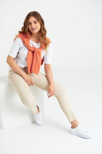 Bawełniane spodnie typu slim, kremowe