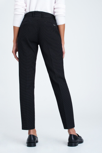 Eleganckie, czarne cygaretki w kropeczki