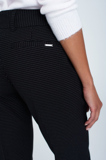 Eleganckie, czarne cygaretki w kropeczki