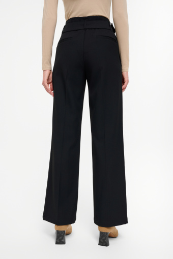 Czarne spodnie z paskiem