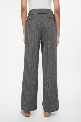 Eleganckie szare spodnie z paskiem