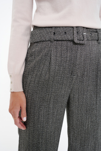 Eleganckie szare spodnie z paskiem