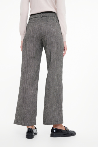 Eleganckie szare spodnie z paskiem