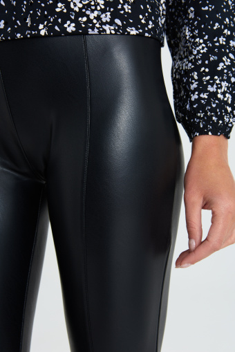 Czarne legginsy ze skóry ekologicznej