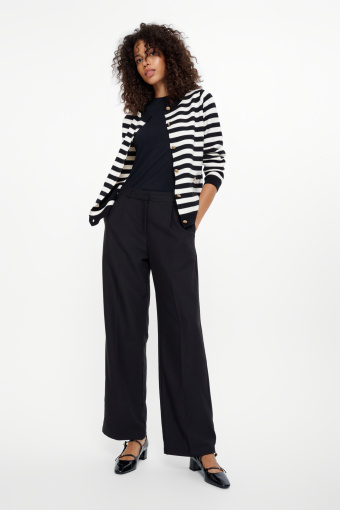 Czarne spodnie z prosta nogawką