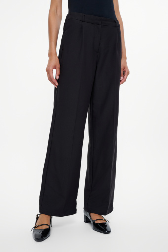 Czarne spodnie z prosta nogawką