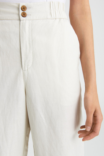 Eleganckie, lniane spodnie w piaskowym kolorze