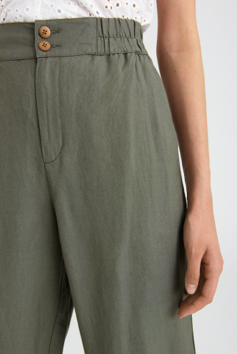 Luźne, oliwkowe spodnie z domieszką lnu