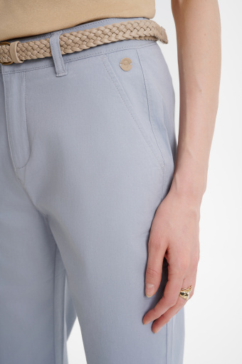 Jasnoszare spodnie typu chino Jasnoszare spodnie typu chino