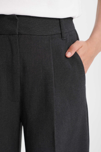 Spodnie z szeroką nogawką z zakładkami Spodnie z szeroką nogawką z zakładkami